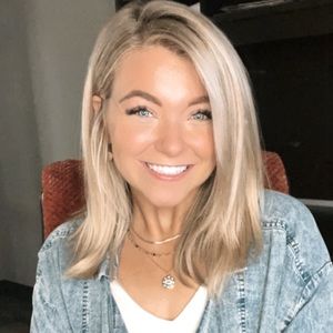 Meet your Posher, Caitlin